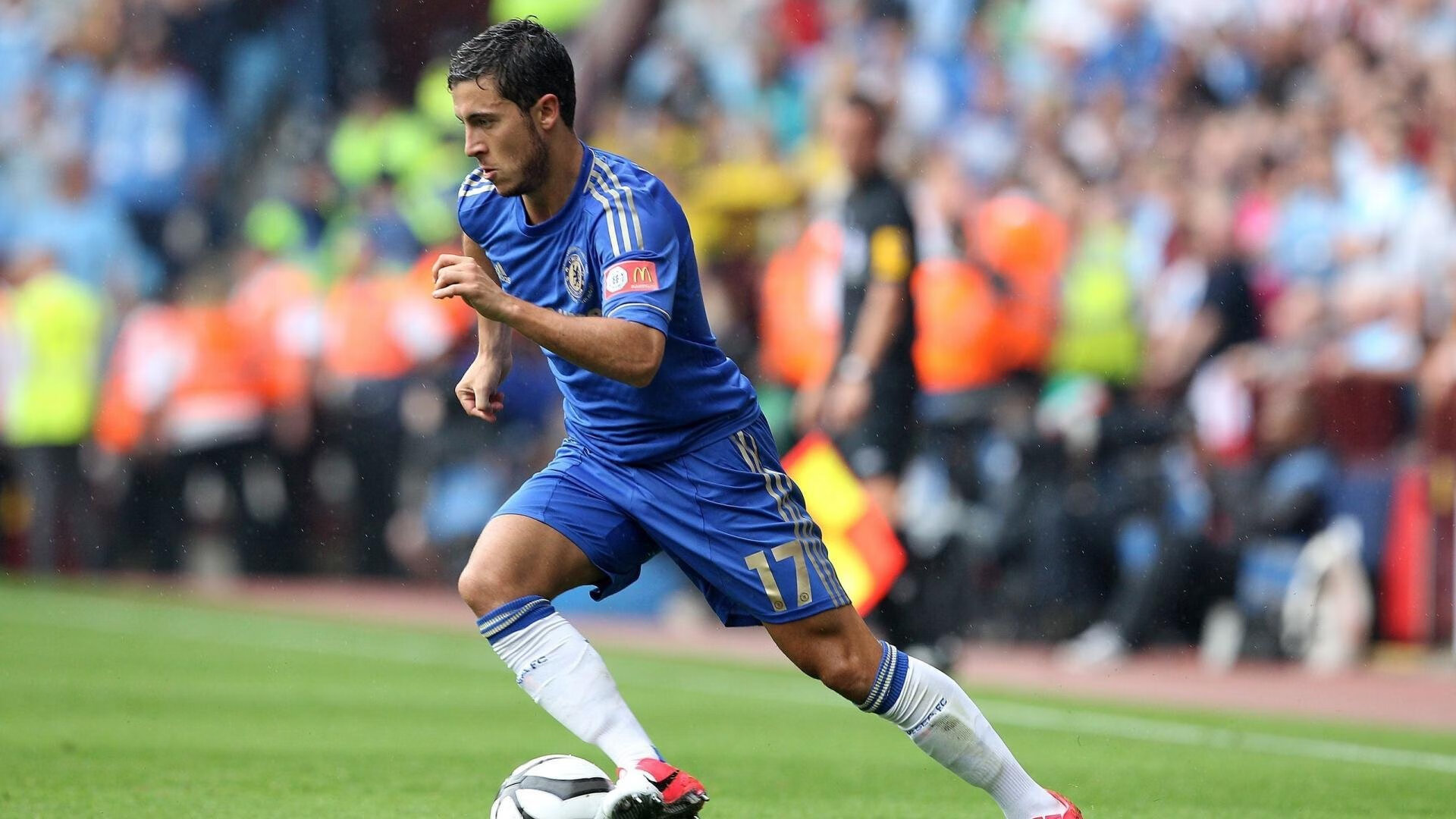 观众观赛体验区增设互动休闲空间,观众中心